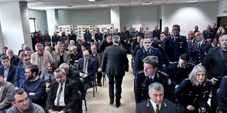 ΙΩΑΝΝΗΣ ΚΑΡΑΜΑΝΛΗΣ: Πρώτα τους τα «είπε», δεν πήρε το αναμνηστικό βραβείο (!) κι… έφυγε!