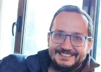 Βασίλης Καλογήρου: Η εξέταση της σορού έγινε από δύο ιατροδικαστές, παρουσία τεχνικού συμβούλου της οικογένειας – Σήμερα η κηδεία