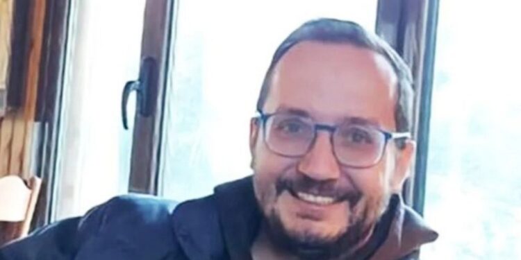 Βασίλης Καλογήρου: Η εξέταση της σορού έγινε από δύο ιατροδικαστές, παρουσία τεχνικού συμβούλου της οικογένειας – Σήμερα η κηδεία