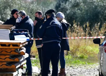 Λάρισα: 60χρονος σκότωσε 2 Ρομά και ταμπουρώθηκε στο ξυλουργείο του!