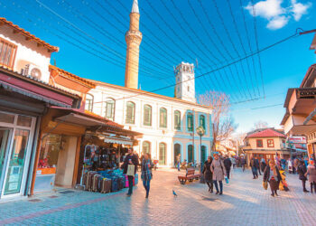 Τούρκοι αγοράζουν Θράκη και νησιά  – Αθόρυβος εποικισμός  μέσω… real estate!