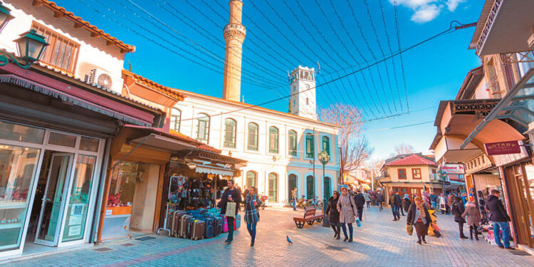 Τούρκοι αγοράζουν Θράκη και νησιά  – Αθόρυβος εποικισμός  μέσω… real estate!