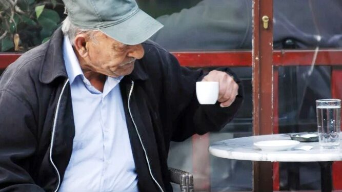 «Ράγισε» χθες ο Πάνος Παπαδόπουλος! Τον τελευταίο πικρό καφέ ήπιαν χθες (Πέμπτη -ώρα 11.00) στο ΚΑΠΗ Κυψέλης τα τελευταία μέλη!