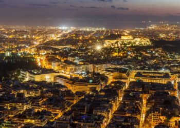 H Moody’s έδωσε επενδυτική βαθμίδα: «Η Ελλάδα έχει ξεπεράσει τις προσδοκίες μας στη βελτίωση των δημοσιονομικών της»