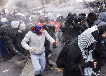 Πάνω από 1.100 συλλήψεις το τελευταίο πενθήμερο στην Τουρκία