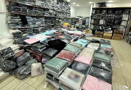 Συνελήφθησαν στη Κομοτηνή 2 άτομα κατηγορούμενοι για προϊόντα απομίμησης και αντιγραφή εμπορικών σημάτων.