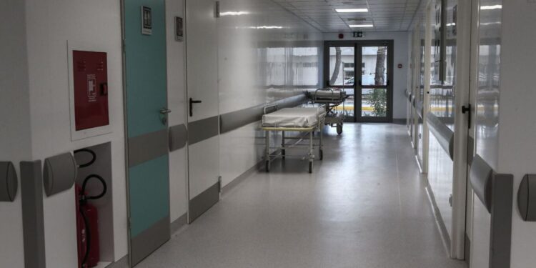 Έξι θάνατοι από κορωνοϊό και επτά από γρίπη την τελευταία εβδομάδα – Η έκθεση του ΕΟΔΥ