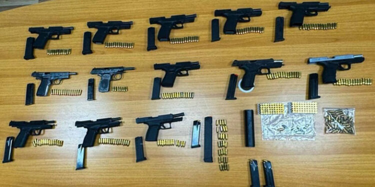 Το οπλοστάσιο των Τούρκων που συνελήφθησαν για τη διπλή ανθρωποκτονία στη Γλυφάδα