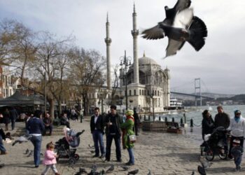 Τουρκία: Μίνι καύσωνας το Σαββατοκύριακο, χιόνια την Τρίτη προβλέπουν οι μετεωρολόγοι