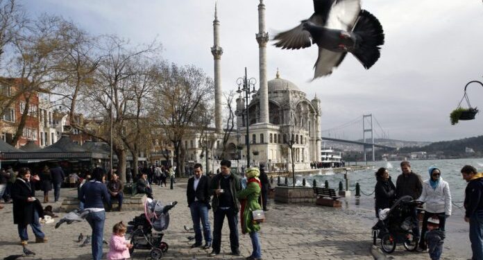 Τουρκία: Μίνι καύσωνας το Σαββατοκύριακο, χιόνια την Τρίτη προβλέπουν οι μετεωρολόγοι