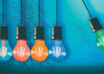 Ρεύμα: Γιατί 7 στους 10 καταναλωτές επιλέγουν το ακριβότερο πράσινο τιμολόγιο