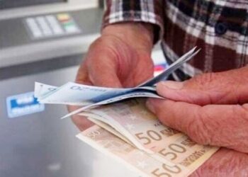 Σσσσσ…..Ψίθυροι – Νεκρό δελφίνι ξεβράστηκε στο Παληό –  Στην ουρά του ήταν δεμένο ένα σχοινί