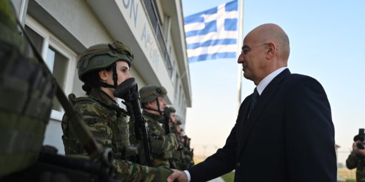 Στον Έβρο ο Δένδιας – Επισκέφθηκε φυλάκιο και παρακολούθησε τον Επιτάφιο στην Ορεστιάδα