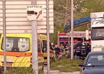 Αυτοκίνητο συγκρούστηκε με φορτηγό στην Καβάλα – Στη ΜΕΘ 22χρονος που εγκλωβίστηκε
