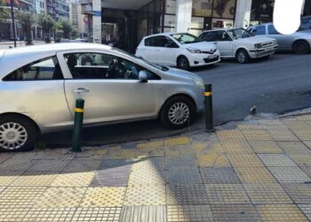 Πρόστιμο και αφαίρεση διπλώματος αν παρκάρεις σε θέση για άτομα με αναπηρία