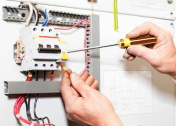 Κλέβεις ρεύμα; Διπλάσιο τιμολόγιο από τον Ιούνιο