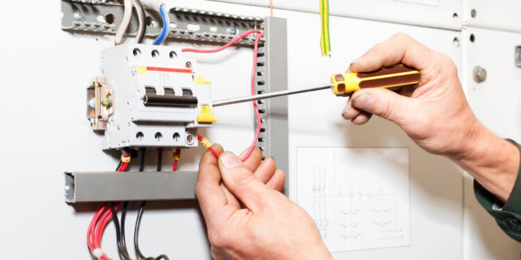 Κλέβεις ρεύμα; Διπλάσιο τιμολόγιο από τον Ιούνιο